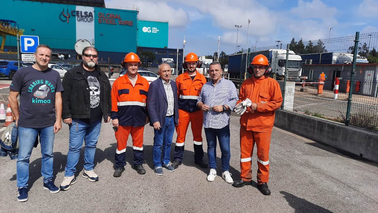 Pépe Álvarez junto a delegados de UGT CANTABRIA