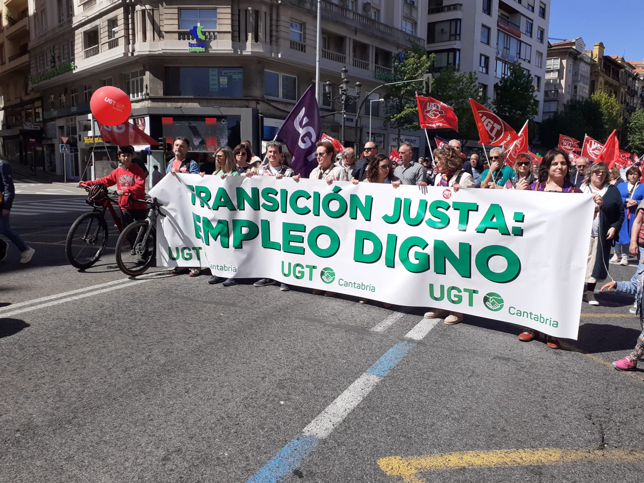 Manifestación. Pancarta UGT VERDE